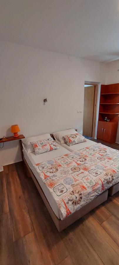 Apartments Matic Omisalj Exterior photo